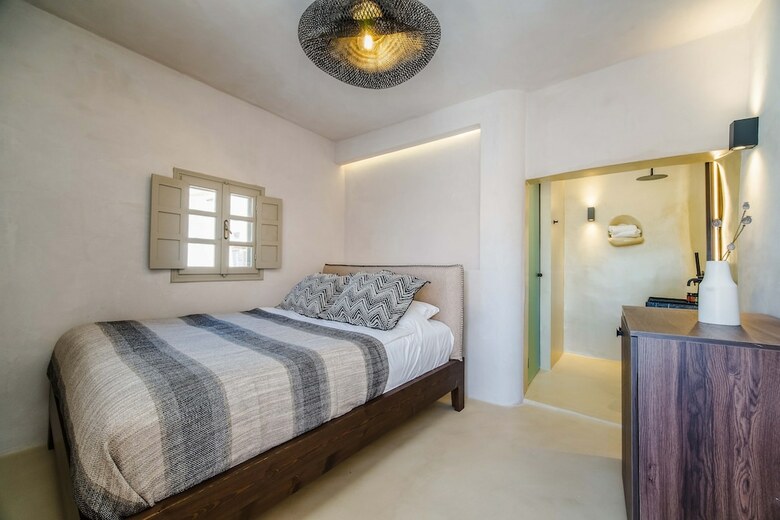 Hotel Pyrgos 1870, A Restored Winery