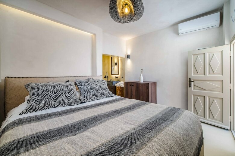 Hotel Pyrgos 1870, A Restored Winery