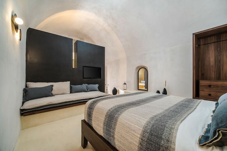Hotel Pyrgos 1870, A Restored Winery