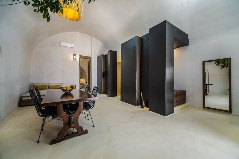Hotel Pyrgos 1870, A Restored Winery