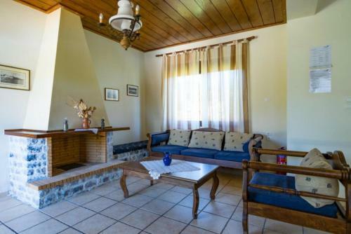 Villa Ekklisies Tria