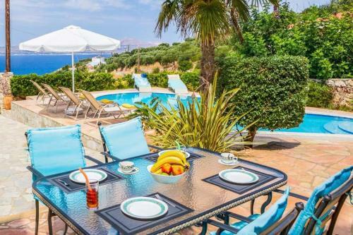 Plaka Villa Sleeps 7 Pool Air Con Wifi