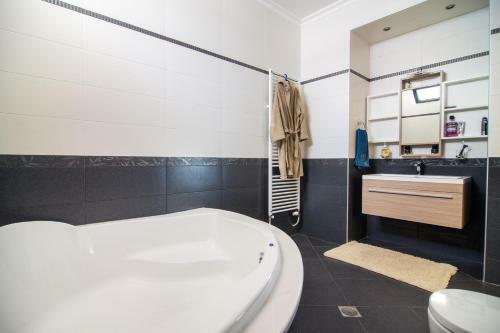 Philoxenia Luxury Sea View Villa