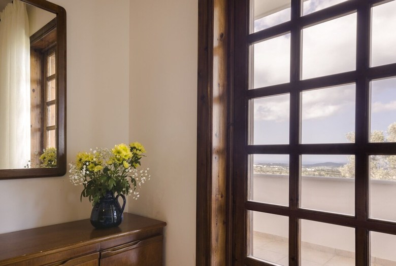 Dim Art Traditional Villa