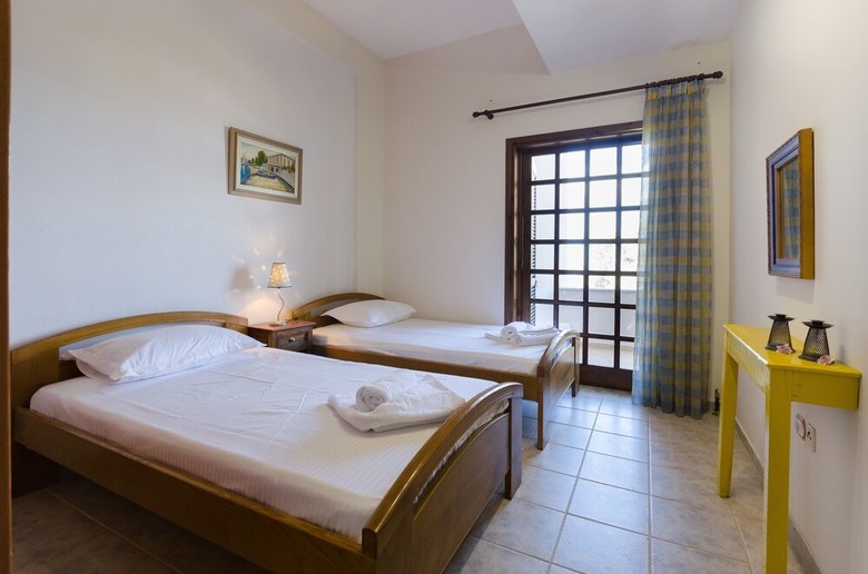 Dim Art Traditional Villa