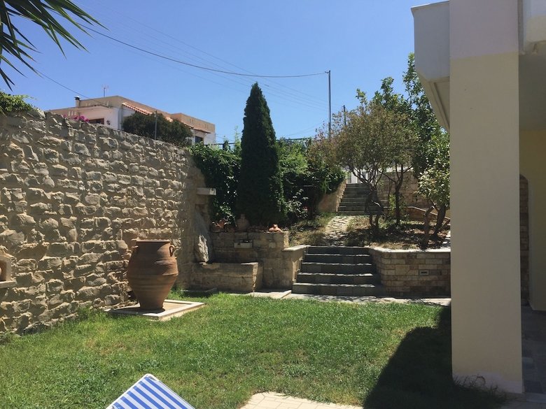 Dim Art Traditional Villa
