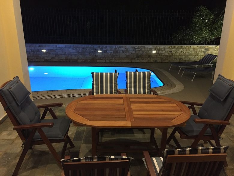 Dim Art Traditional Villa