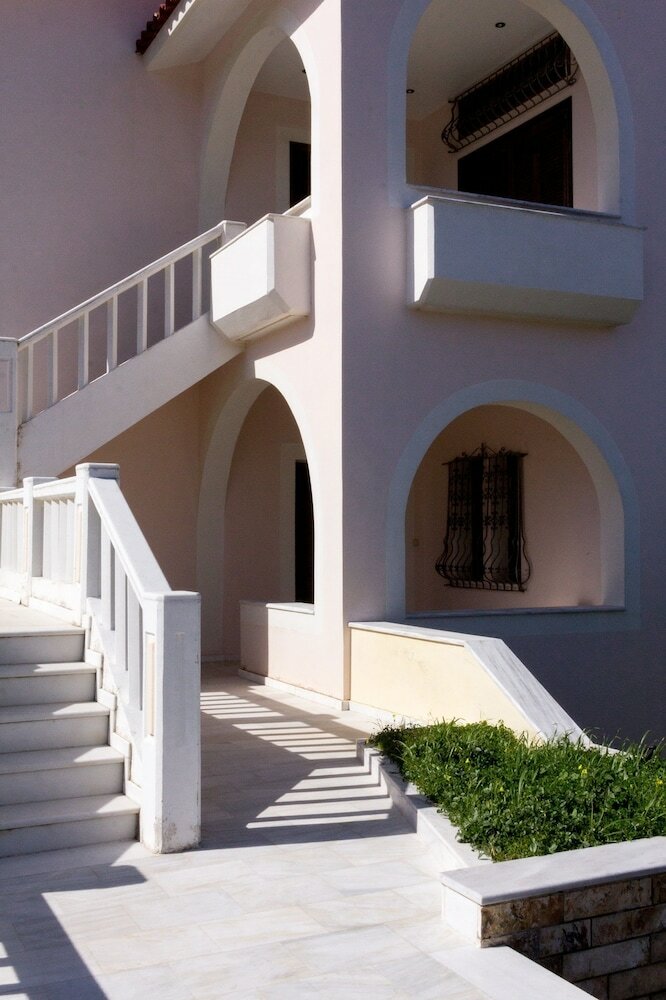 Dim Art Traditional Villa