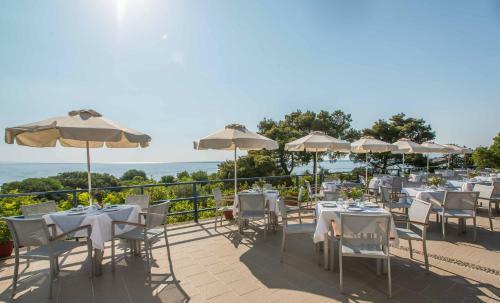 Delfinia Hotel & Bungalows