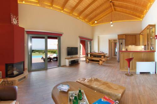 Mousata Villa Sleeps 6 Pool Wifi
