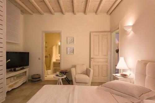 Mykonos Villa Sleeps 9 Pool T478487
