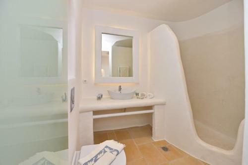 Mykonos Villa Sleeps 14 Pool Air Con