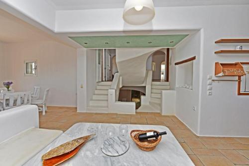 Mykonos Villa Sleeps 14 Pool Air Con