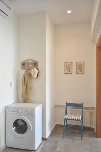 Ariadne & Theseus Apartments
