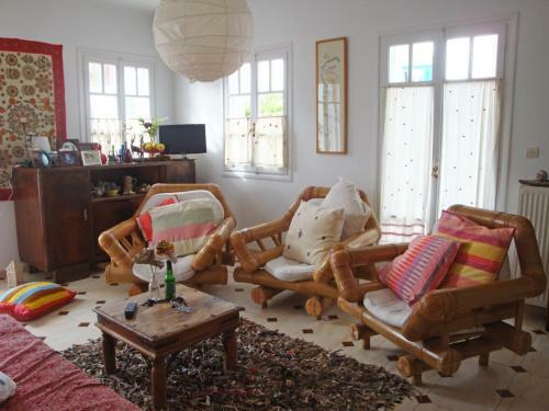 Naxos Art House