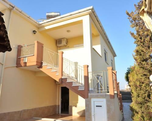 Amaranthos Apartments