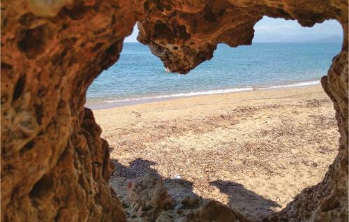 Three-bedroom Apartment In Kyparissia