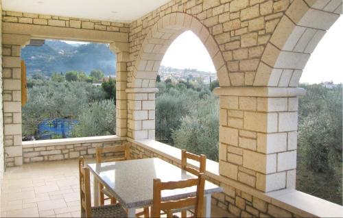 Three-bedroom Apartment In Kyparissia
