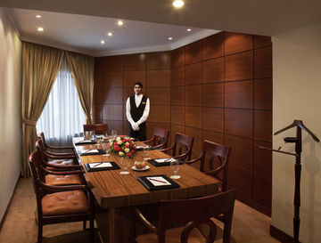 Hotel Royal Plaza (regal Suite)