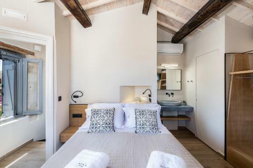 Hostal Aoria Estate Old Port