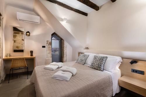 Hostal Aoria Estate Old Port