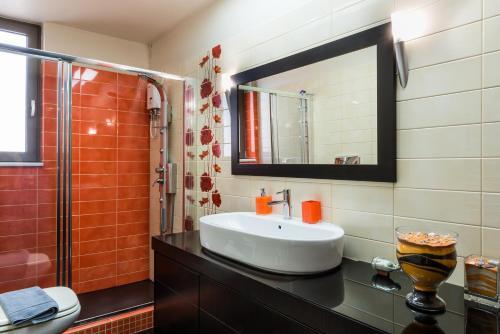Evgenia?s Deluxe Apartment With Pool
