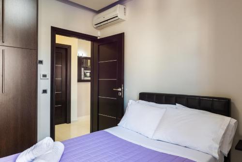 Evgenia?s Deluxe Apartment With Pool
