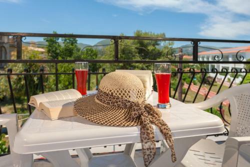 Holidays Studios & Apartments