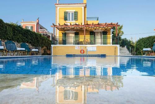 Lassi Villa Sleeps 6 Air Con Wifi