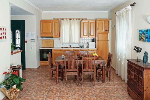 Lassi Villa Sleeps 6 Air Con Wifi