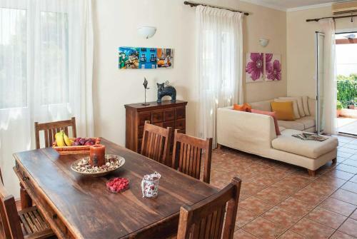 Lassi Villa Sleeps 6 Air Con Wifi