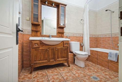Lassi Villa Sleeps 6 Air Con Wifi