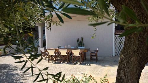Malibu Studios & Apartments