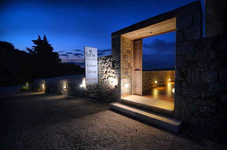 Hostal Sofia Limeni View