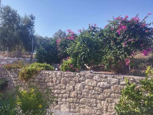 Beautiful Villa Near Sea In Loutra