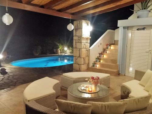 Beautiful Villa Near Sea In Loutra