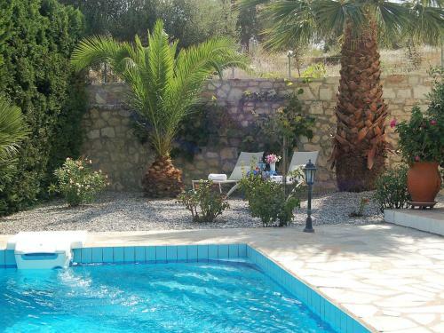 Beautiful Villa Near Sea In Loutra