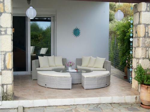 Beautiful Villa Near Sea In Loutra