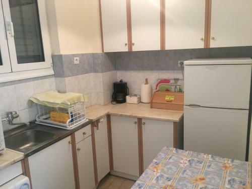 Loutraki Beach Apartment