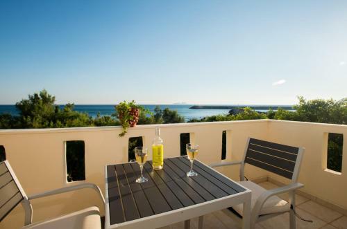 Golden Sun Apartments
