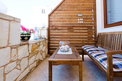 Cozy Home Steps From Old Port, Seafront & Parking