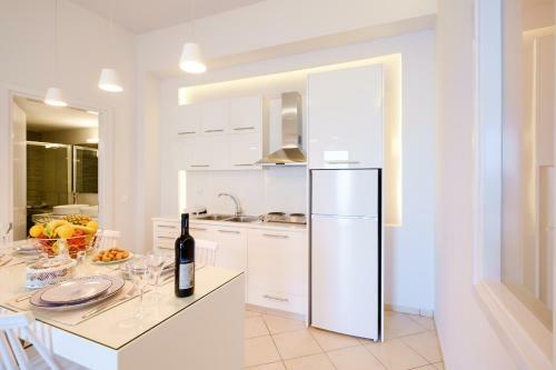 Cozy Home Steps From Old Port, Seafront & Parking