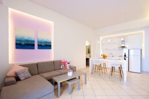 Cozy Home Steps From Old Port, Seafront & Parking