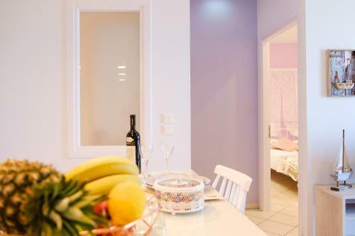 Cozy Home Steps From Old Port, Seafront & Parking