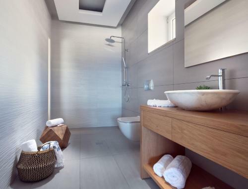 Villa Akron Luxury Suites