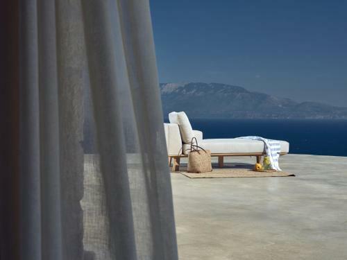 Villa Akron Luxury Suites