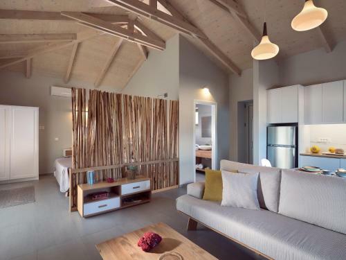 Villa Akron Luxury Suites