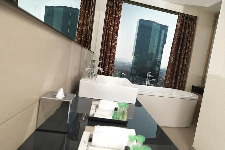 Renaissance Z�rich Tower Hotel