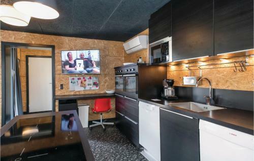 Five-bedroom Holiday Home In Hadsund