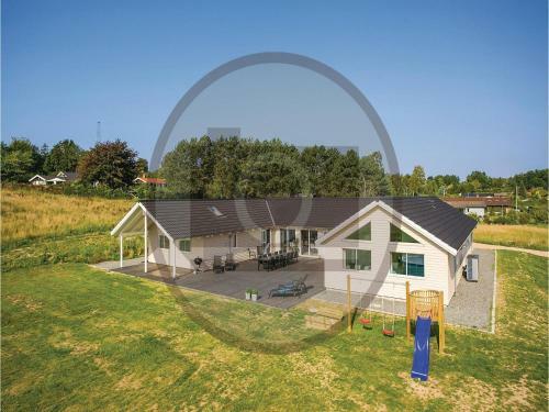 Nine-bedroom Holiday Home In Stege